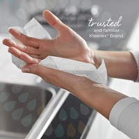 Handdoek Kleenex Ultra i-vouw 3-laags 215x318mm 15x96 vel wit 6710-4
