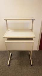 Machinetafel verrijdbaar inclusief opbergvak grijs (2e hands)