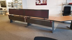 Opstelling met twee tafels  80/90x180cm inclusief aanbouwbladen