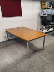 Vergadertafel 200x120/90cm vaste hoogte 72cm Aluminium/Noten