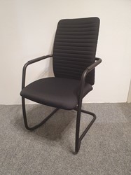 Bezoekersstoel Be by Beta Model BE10 zwart frame zwarte stof