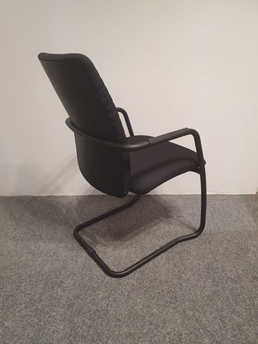 Bezoekersstoel Be by Beta Model BE10 zwart frame zwarte stof-3